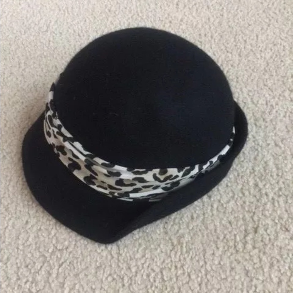 Girls black wool hat Gymboree. Size 3-4.